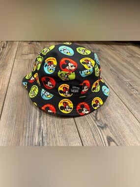 Disney x Vans Walt Disney World Mickey & Friends Bucket Hat OS